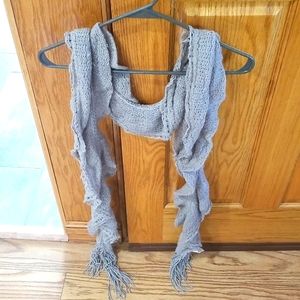 Woman's gray scarf